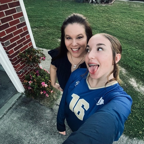 Meet your Posher, Jennifer - Picture 3 of 11